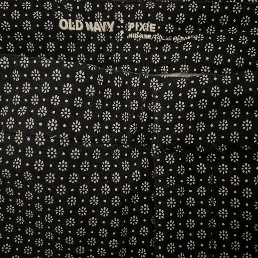 Old Navy Pixie Pants, black with mini white flowers, size 26W short